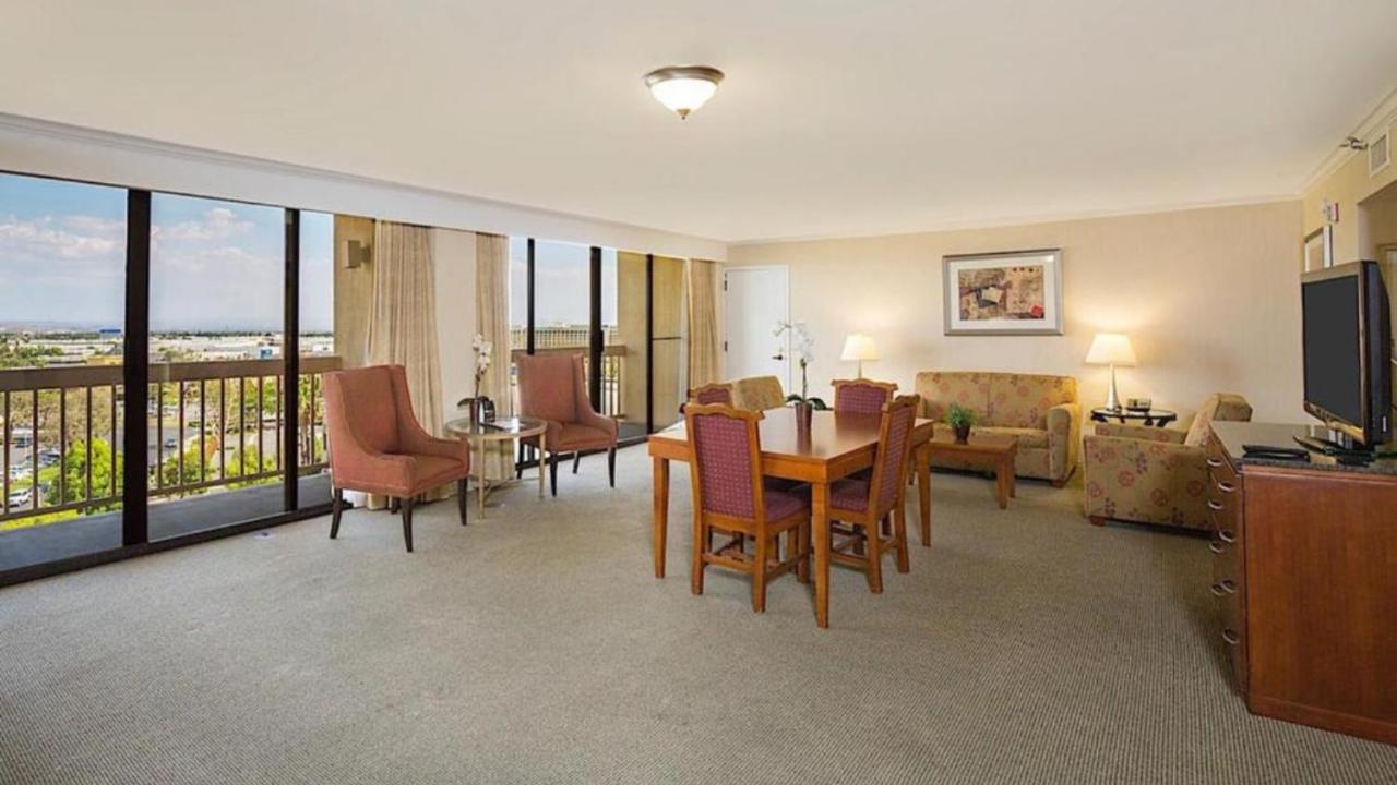 Hotel Airport & Conference Center 4*