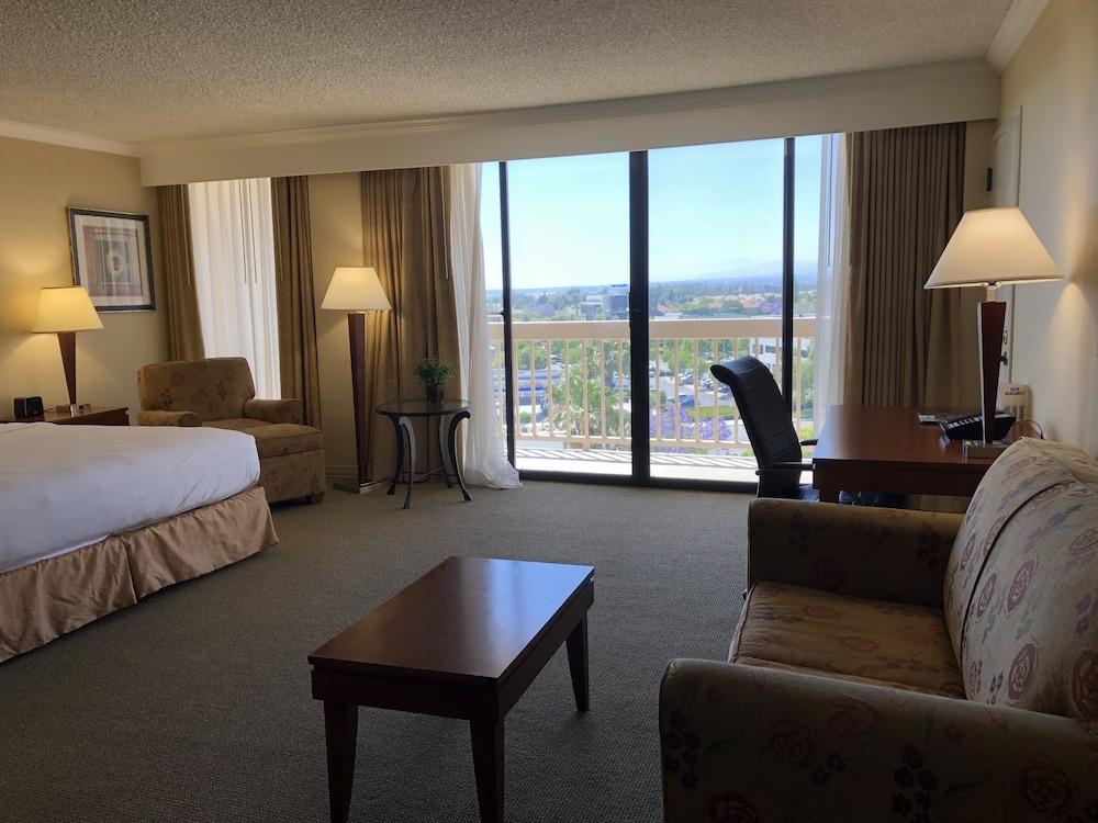 Airport & Conference Center Hotel