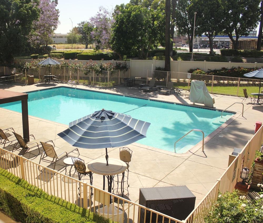 Airport Hotel&conference Center Ontario