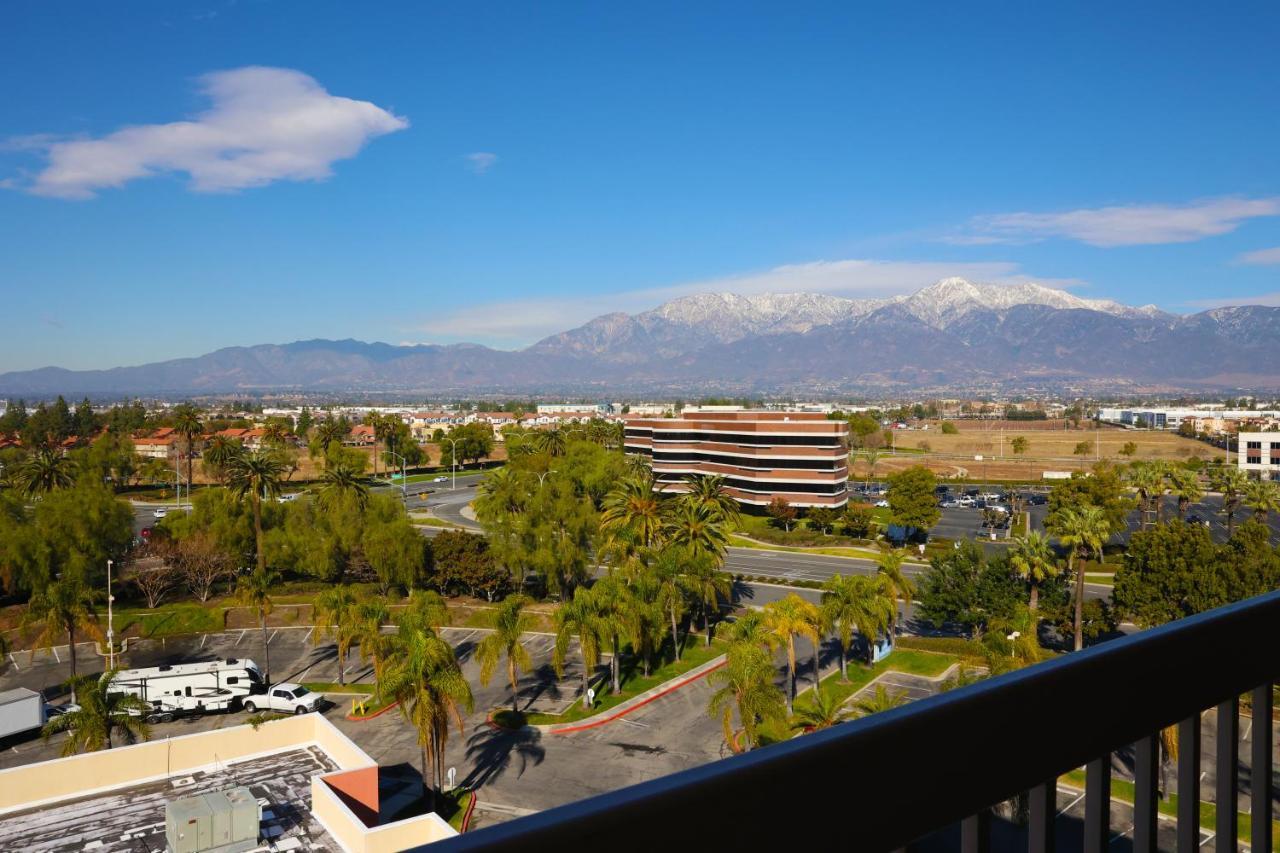 Airport Hotel&conference Center 4* Ontario